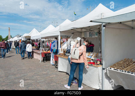 Souvenir und Handwerk Ständen, Uusimaa Region, Marktplatz (Kauppatori), Helsinki, Finnland Stockfoto