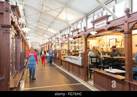 Innenraum der alten Markthalle (Vanha Kauppahalli), Eteläranta, Helsinki, Region Uusimaa, Finnland Stockfoto