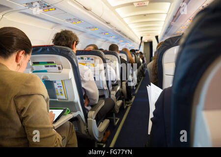 Passagiere an Bord des Flugzeuges. Stockfoto