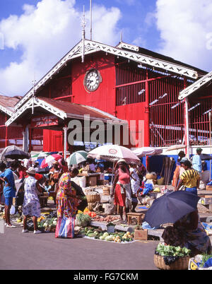 Frische Lebensmittel Anbietern an Castries Central Market, Castries, St. Lucia, kleine Antillen, Karibik Stockfoto