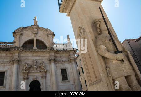 Ritter Roland Säule vor Saint Blaise Barockkirche am Luza-Platz in der Altstadt von Dubrovnik Stadt, Kroatien Stockfoto