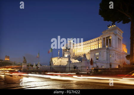 Das Victor Emmanuel Denkmal (Il Vittoriano), auch bekannt als die Schreibmaschine oder Hochzeitstorte, Piazza Venezia, Rom, Italien. Stockfoto