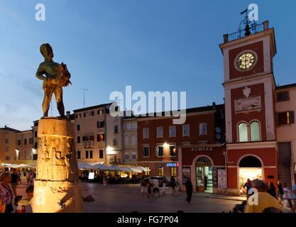 Geographie/Reisen, Kroatien, Istrien, Rovinj, Fontana Square mit Uhrturm, Additional-Rights - Clearance-Info - Not-Available Stockfoto