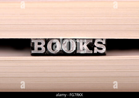 Buchdruck Zeichen Rechtschreibung aus "Bücher" auf den Seiten eines Buches Stockfoto