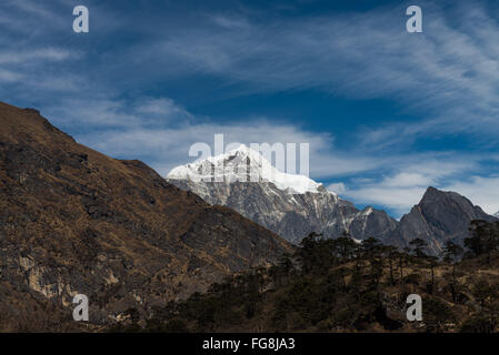 Namche Bazar, Nepal. 18. Februar 2016. Die Everest und Khumbu-Region ist mit Fug und Recht das berühmteste aller Trekking- und Mountainbike-Regionen. Befindet sich in Ost-Nepal, bietet die Everest-Region ein breites Spektrum für viele Touristen erlebt. Tourismus ist von großer Bedeutung für das Wohlbefinden der Menschen in der Region zu sein, wie es Arbeitsplätze bringt und Menschen können Löhne verdienen anerkannt. Bildnachweis: Velar Grant/ZUMA Draht/Alamy Live-Nachrichten Stockfoto