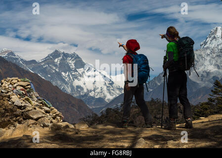 Namche Bazar, Nepal. 18. Februar 2016. Die Everest und Khumbu-Region ist mit Fug und Recht das berühmteste aller Trekking- und Mountainbike-Regionen. Befindet sich in Ost-Nepal, bietet die Everest-Region ein breites Spektrum für viele Touristen erlebt. Tourismus ist von großer Bedeutung für das Wohlbefinden der Menschen in der Region zu sein, wie es Arbeitsplätze bringt und Menschen können Löhne verdienen anerkannt. Bildnachweis: Velar Grant/ZUMA Draht/Alamy Live-Nachrichten Stockfoto