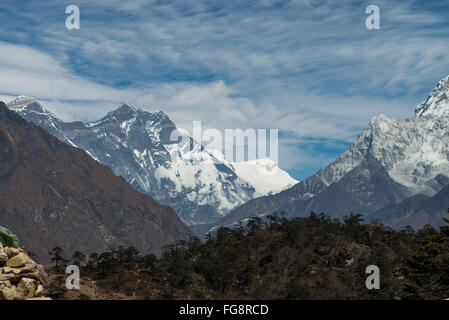 Namche Bazar, Nepal. 18. Februar 2016. Die Everest und Khumbu-Region ist mit Fug und Recht das berühmteste aller Trekking- und Mountainbike-Regionen. Befindet sich in Ost-Nepal, bietet die Everest-Region ein breites Spektrum für viele Touristen erlebt. Tourismus ist von großer Bedeutung für das Wohlbefinden der Menschen in der Region zu sein, wie es Arbeitsplätze bringt und Menschen können Löhne verdienen anerkannt. Bildnachweis: Velar Grant/ZUMA Draht/Alamy Live-Nachrichten Stockfoto
