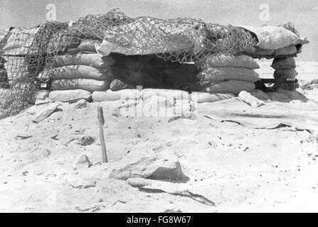 Das Nazi-Propagandafild zeigt Soldaten der italienischen Armee in der tunesischen Wüste. Das Foto wurde im November 1942 aufgenommen. Fotoarchiv für Zeitgeschichtee - KEINE ÜBERWEISUNG - Stockfoto