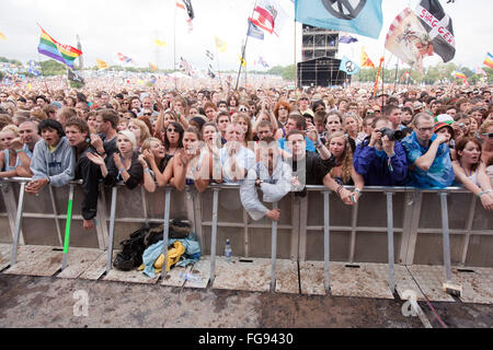 Publikum oder Masse für Lily Allen auf die Pyramide Bühne, Glastonbury Festival 2009, Somerset, England, Vereinigtes Königreich. Stockfoto