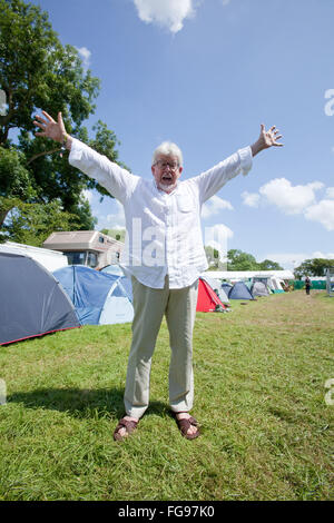 Rolf Harris, australische Singer-Songwriterin, Komponistin, Komiker, Schauspieler, Maler und TV-Moderatorin. Glastonbury Festival Stockfoto
