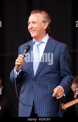 Tony Christie, Pyramide Bühne, Glastonbury Festival 2009, Somerset, England, Vereinigtes Königreich. Stockfoto