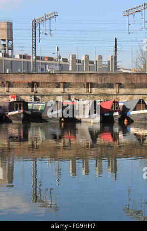 Regent es Canal in London Borough Camden, die durch London läuft Stockfoto