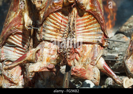 Argentinien Patagonien Lamm Asado al Asador gegrillt Stockfoto