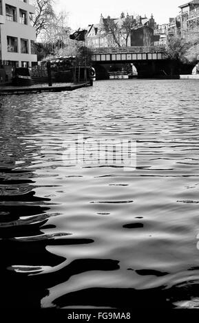 Kanal-Lastkahn auf Kanal Fluss - Regents Canal, London Stockfoto
