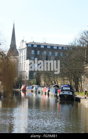 Regent es Canal in London Borough Camden, die durch London läuft Stockfoto
