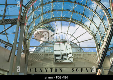 Clayton Square Mall Shopping Center und Radio City Tower im Hintergrund. Liverpool, Merseyside, England, Europa. Stockfoto