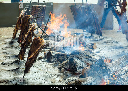 Argentinien Patagonien Lamm Asado al Asador gegrillt Stockfoto