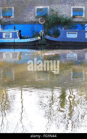 LONDON, UK - 16. Februar 2016: Regent es Canal in London Borough Camden, die durch London läuft Stockfoto