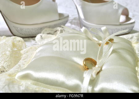 Details der Hochzeit Ring und Schuhe Stockfoto