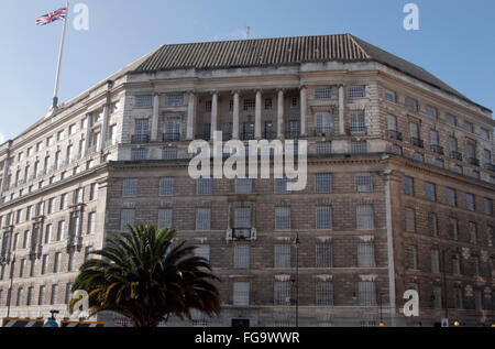 Anschluß-Markierungsfahne fliegt über die zentrale des MI5 in zentrales London, England 18. Februar 2016. Copyright Foto-John Voos Stockfoto