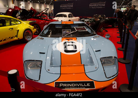 ExCel, London, UK. 18. Februar 2016. Die London Classic Car Show Preview Abend bekommt im Gange bei ExCe Credit: Keith Larby/Alamy Live News Stockfoto