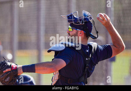 18. Februar 2016 - Port Charlotte, Florida, USA - wird VRAGOVIC |   Times.Tampa Bay Strahlen Catcher Curt Casali (19) in der Bullpen während des Trainings in der Tampa Bay Rays Spring Training Anlage in Charlotte Sportpark in Port Charlotte, Florida am Donnerstag, 18. Februar 2016. (Kredit-Bild: © Willen Vragovic/Tampa Bay Mal über ZUMA Draht) Stockfoto