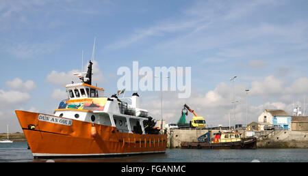 Die Cape Clear Island Fähre, Dun ein Óir II, Baltimore Hafen für Cape Clear Island, Co Cork, Irland zu verlassen. Stockfoto