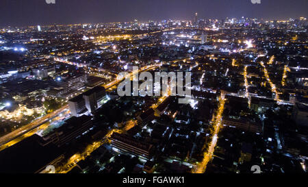 Ein Blick auf die Skyline von Bangkok nach Osten in Richtung Innenstadt in Bangkok, Thailand. Stockfoto