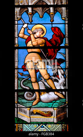 Paris, Frankreich. Kirche St.-Severin [13thC 16thC] Glasfenster. St. Georg und der Drache Stockfoto