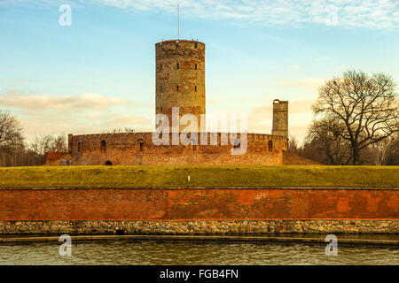 Die Festung Weichselmündung mit einem Flansch und Leuchtturm Turm im Hafen von Danzig, Polen. Stockfoto