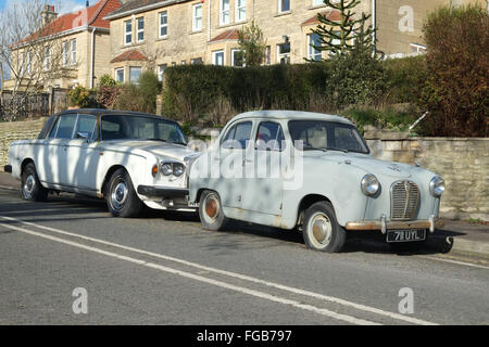 Austin A30 Oldtimer aus den frühen 1950er Jahren geparkt am Straßenrand in Swainswick in der Nähe der Stadt Bath. 18. Februar 2016 Stockfoto