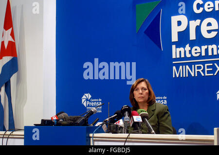 Havanna, Kuba. 18. Februar 2016. Das kubanische Außenministerium Kopf der US-Angelegenheiten Josefina Vidal besucht eine Pressekonferenz am Hauptsitz kubanischen Außenministerium in Havanna, Kuba, am 18. Februar 2016. US-Präsident Barack Obama empfangen werden in Kuba "mit der Gastfreundschaft, die charakterisiert" die Insel, zum Ausdruck der kubanischen Außenministerium am Donnerstag. US-Präsident Barack Obama Kuba am 21. März und 22. besuchen, das Weiße Haus Donnerstag angekündigt. © Jorge Perez/PRENSA LATINA/Xinhua/Alamy Live-Nachrichten Stockfoto