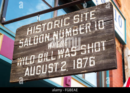 Zeichen markieren die Position, wo Wild Bill Hickok in Deadwood, South Dakota erschossen wurde Stockfoto