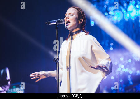 Manchester, UK. 18. Februar 2016. Jess Glynne führt auf Manchester Apollo am Abend Eröffnung ihrer 2016 UK Tour Credit: Myles Wright/ZUMA Draht/Alamy Live News Stockfoto