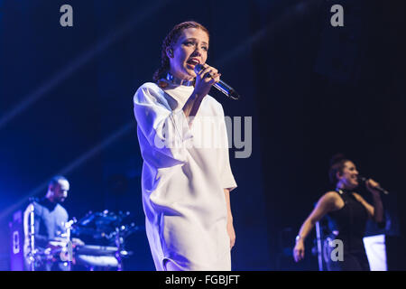 Manchester, UK. 18. Februar 2016. Jess Glynne führt auf Manchester Apollo am Abend Eröffnung ihrer 2016 UK Tour Credit: Myles Wright/ZUMA Draht/Alamy Live News Stockfoto