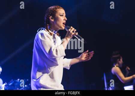 Manchester, UK. 18. Februar 2016. Jess Glynne führt auf Manchester Apollo am Abend Eröffnung ihrer 2016 UK Tour Credit: Myles Wright/ZUMA Draht/Alamy Live News Stockfoto