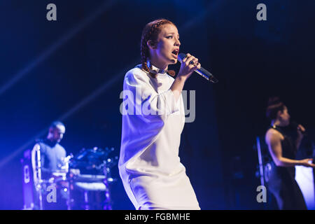 Manchester, UK. 18. Februar 2016. Jess Glynne führt auf Manchester Apollo am Abend Eröffnung ihrer 2016 UK Tour Credit: Myles Wright/ZUMA Draht/Alamy Live News Stockfoto