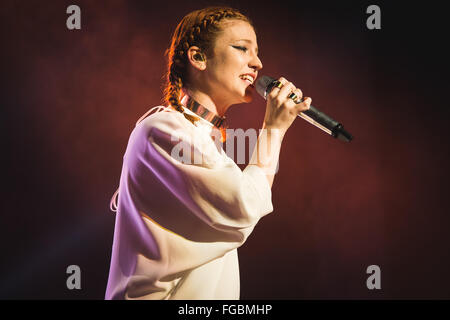 Manchester, UK. 18. Februar 2016. Jess Glynne führt auf Manchester Apollo am Abend Eröffnung ihrer 2016 UK Tour Credit: Myles Wright/ZUMA Draht/Alamy Live News Stockfoto