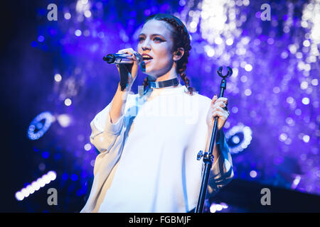 Manchester, UK. 18. Februar 2016. Jess Glynne führt auf Manchester Apollo am Abend Eröffnung ihrer 2016 UK Tour Credit: Myles Wright/ZUMA Draht/Alamy Live News Stockfoto