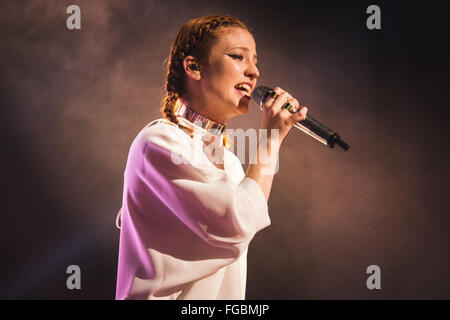 Manchester, UK. 18. Februar 2016. Jess Glynne führt auf Manchester Apollo am Abend Eröffnung ihrer 2016 UK Tour Credit: Myles Wright/ZUMA Draht/Alamy Live News Stockfoto