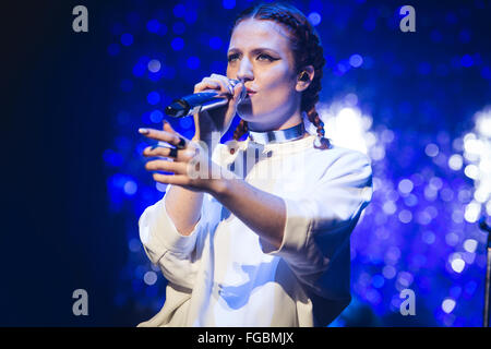 Manchester, UK. 18. Februar 2016. Jess Glynne führt auf Manchester Apollo am Abend Eröffnung ihrer 2016 UK Tour Credit: Myles Wright/ZUMA Draht/Alamy Live News Stockfoto