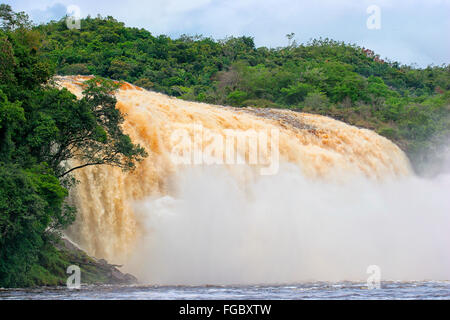 e der schönsten Orte ist Venezuela Canaima Lago und seine Surroundgs. Das Lago ist durch mehrere kleine Wer Stürze gefüttert: Stockfoto