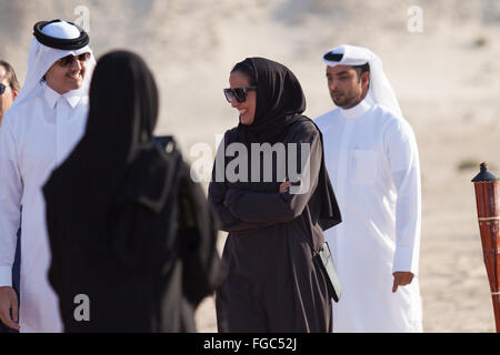 Sheikha Al Mayassa Enthüllung angekommen.  Ost-West-West-Ost in der Wüste von Qatar. Stockfoto