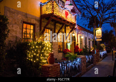 St. Augustine traditionelle "Nights of Lights" Urlaub Beleuchtung Display schafft eine prickelnde und festliche Atmosphäre. Stockfoto