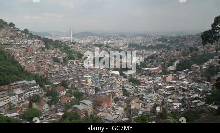 Ansichten von Rocinha Favela in Rio De Janeiro, der größten Favela in Brasilien. Stockfoto