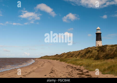 Ein Blick auf die "neuen" Leuchtturm (1895 erbaut und im Jahre 1985 stillgelegt) zwischen der Mündung des Humber und die Nordsee bei Spurn Stockfoto