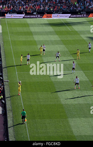 Blick von der Tribüne im spanischen La Liga-Spiel in Mestalla, Valencia CF, Heimat Valencia, Spanien. Stockfoto