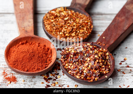 Verschiedene Arten von Chiliflocken und paprika Stockfoto