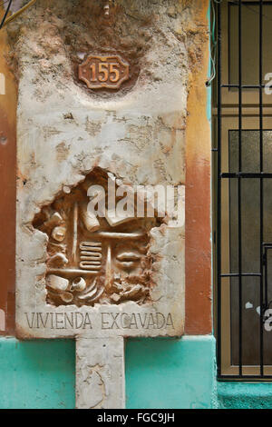 Kunstwerk vor Haus, Habana Vieja (Altstadt von Havanna), Kuba Stockfoto