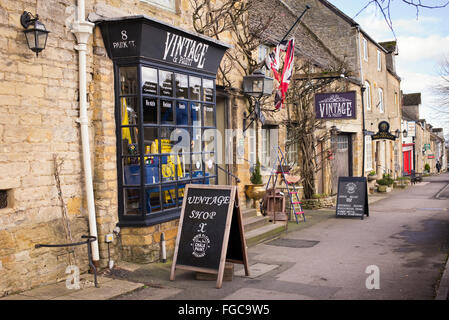 Vintage und Paint Shop. Verstauen Sie auf die würde, Gloucestershire, Cotswolds, England Stockfoto